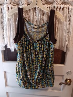 Sleeveless Geo-Print Tank Top in Teal and Yellow